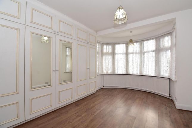 23, Dorchester Avenue, Harrow photo 5