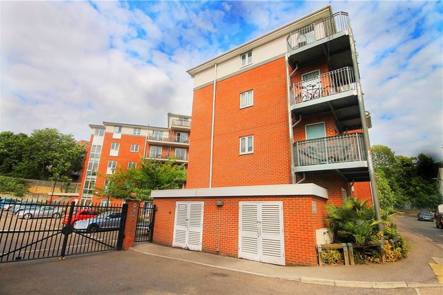 Flat to rent in Blytheswood Place, London
