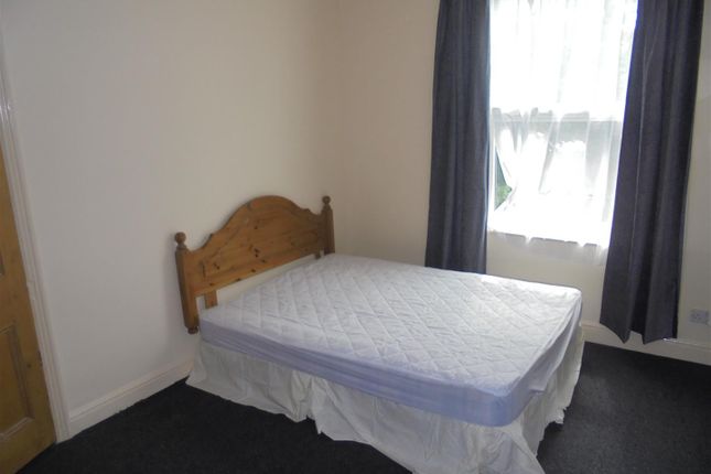 16, Tilbury View, Leeds photo 4