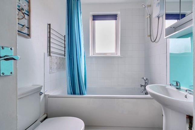 Flat 45, New Esplanade Court,, Esplanade Road, Devon photo 4
