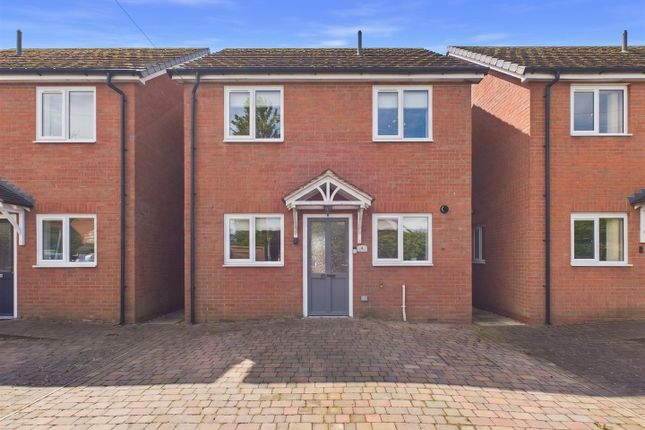 4 Farman Row, Henhurst Ridge, Burton-On-Trent photo 2