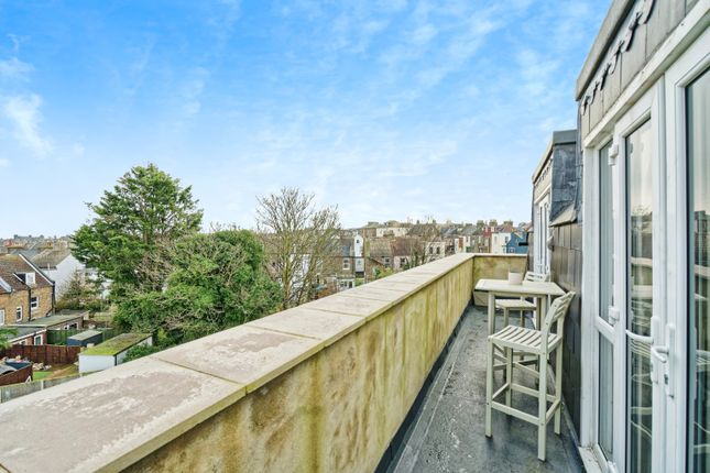 Flat 10A, 100, South Eastern Road, Kent photo 2