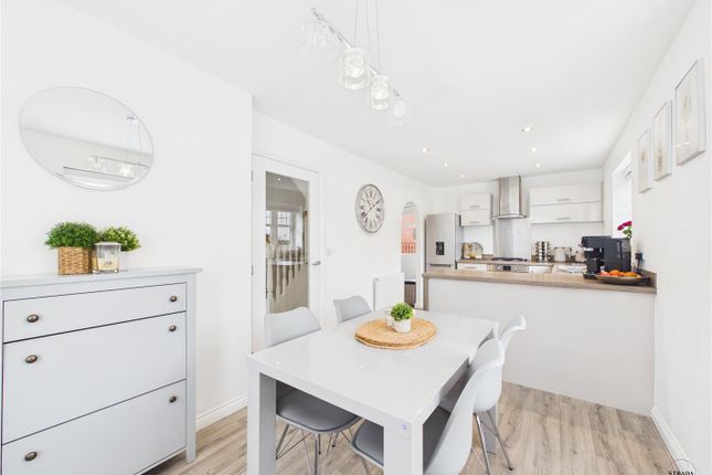 15, Meadow Court, Chesterfield photo 4