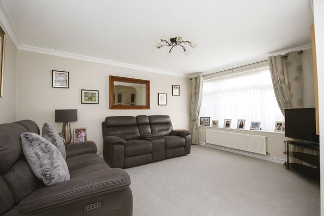 21, Westburn Fields, Alton photo 2