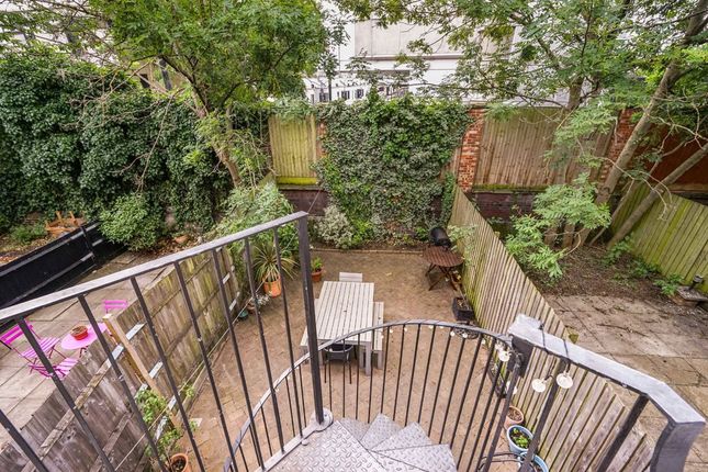 St. Pauls Mews, London photo 3