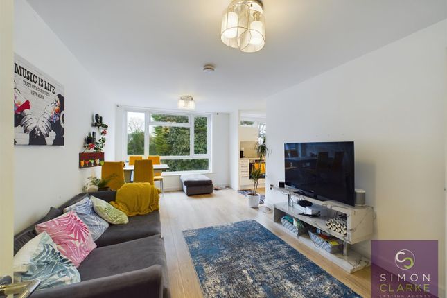 19 Watling Court, High Street, Borehamwood photo 3