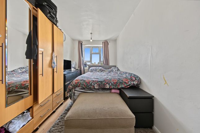 Flat 25, Herrick House, Howard Road, London photo 4
