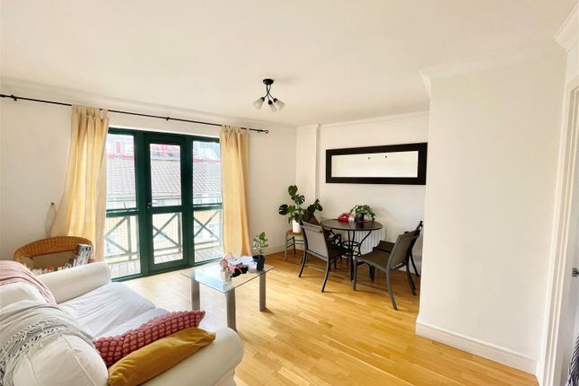 Flat for sale in Medway Street, London