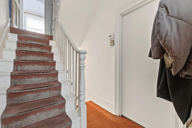 Wayland Avenue, London photo 3