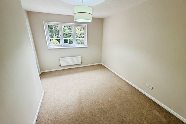 70, Gander Drive, Basingstoke photo 4