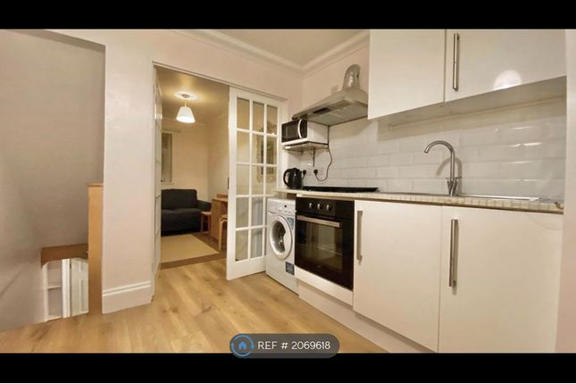 Thumbnail Flat to rent in Chaseville Park Road, Oakwood, London
