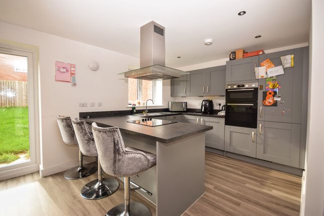 14 Walnut Close, Louth photo 3