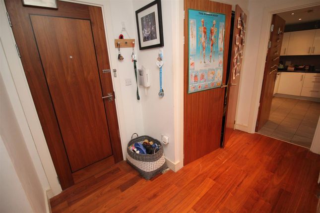 Flat 314, Orchard Plaza, High Street, Poole photo 5
