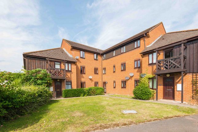 Thumbnail Flat for sale in Roebuck Court, Didcot
