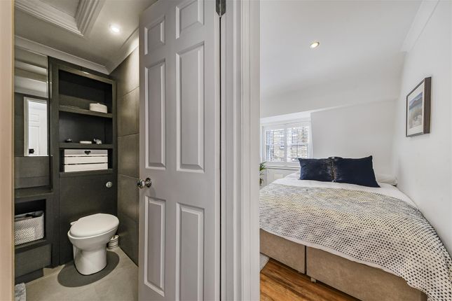 Mews house for sale in Elnathan Mews, London