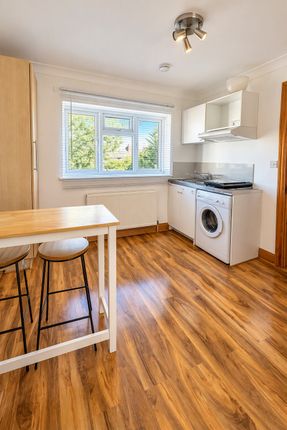 Studio 4, 6, Hoylake Road, LONDON photo 2