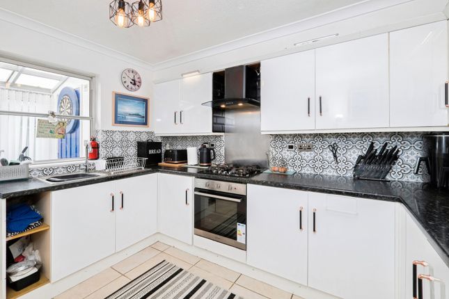 21, Sona Merg Close, Penzance photo 4