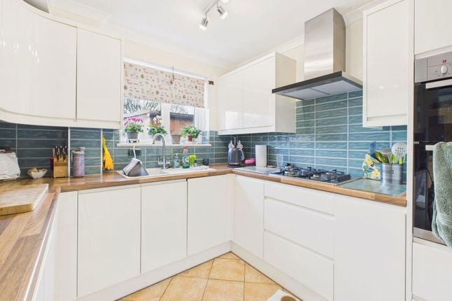 45, Smugglers Way, Horsham photo 2