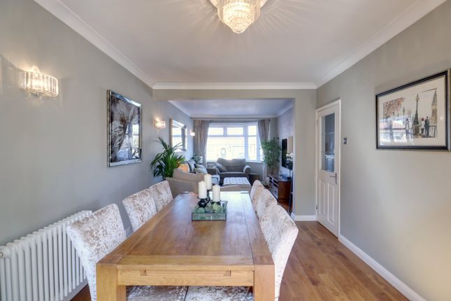 108, Hubert Road, Rainham photo 3