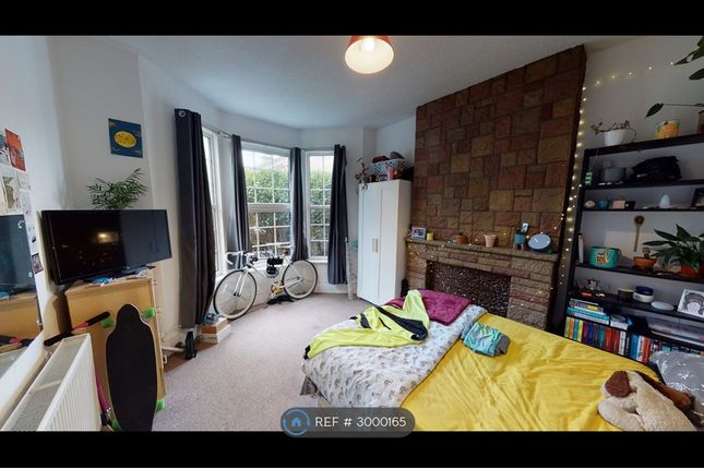 Elcot Avenue, London photo 2