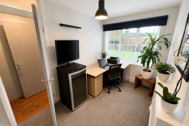 1 Spring Court Chessington Road, Epsom photo 4