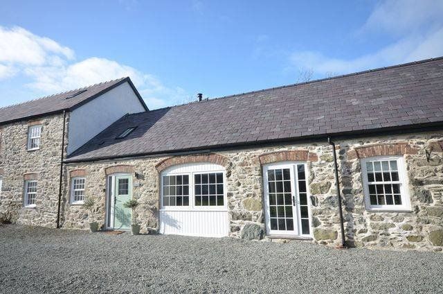 Country house for sale in Bryngwran, Holyhead