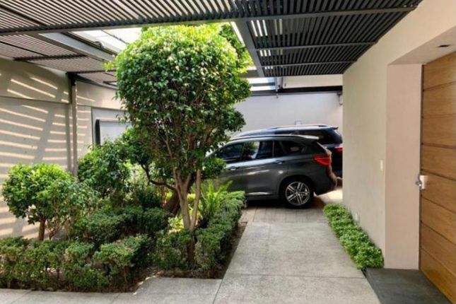 Town house for sale in Bosque De Sabinos 120-0, Bosque De Las Lomas, Miguel Hidalgo, 11700 Ciudad De México, Cdmx, Mexico