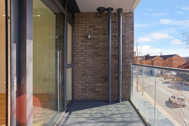 43J Arber House, The Hyde, London photo 4
