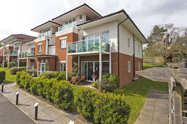 Flat to rent in Hill View, Dorking, Surrey