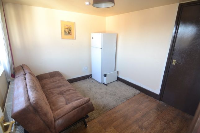 Thumbnail Property to rent in Blenheim Road, London