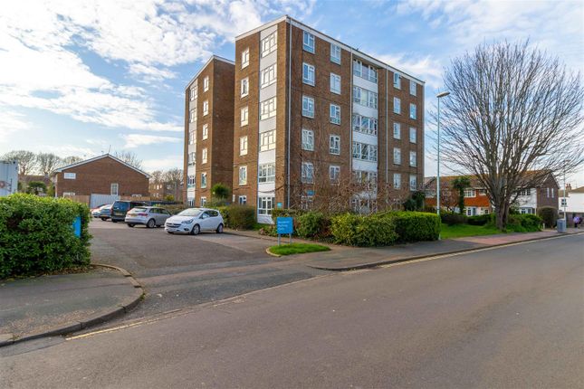 1-bed flat on Flat 37, Victoria Court, Clifton Road, Worthing, £165,000