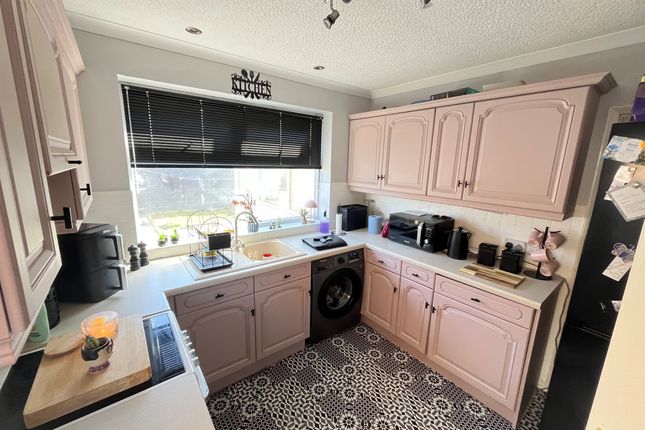 17, Roslyn Crescent, Hull photo 3