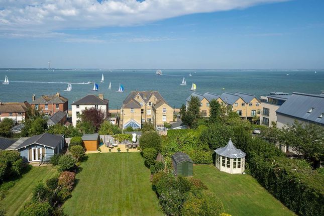 Thumbnail Detached house for sale in Cliff Road, Cowes