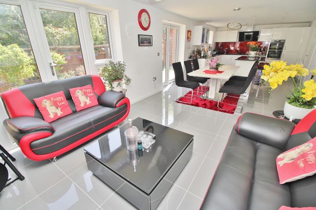 10, Oyster Close, Hayling Island photo 3