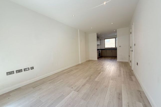 16E Mansfield Apartments, Barking photo 3