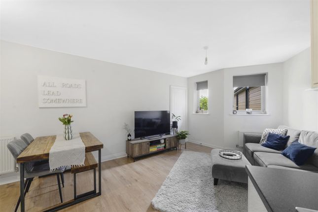 Flat 9, 4, Charlotte Way, Leybourne photo 4
