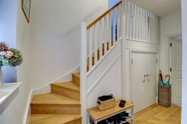 2 Hampden Place,, Station Approach, Buckinghamshire photo 4