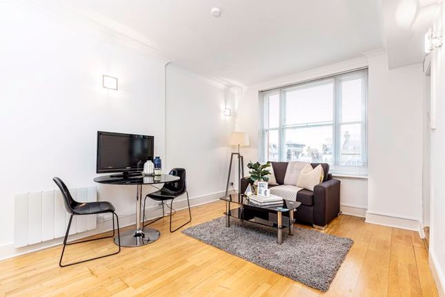 Studio to rent in Studio Apartment, Hill Street, Mayfair - (600 P/W)