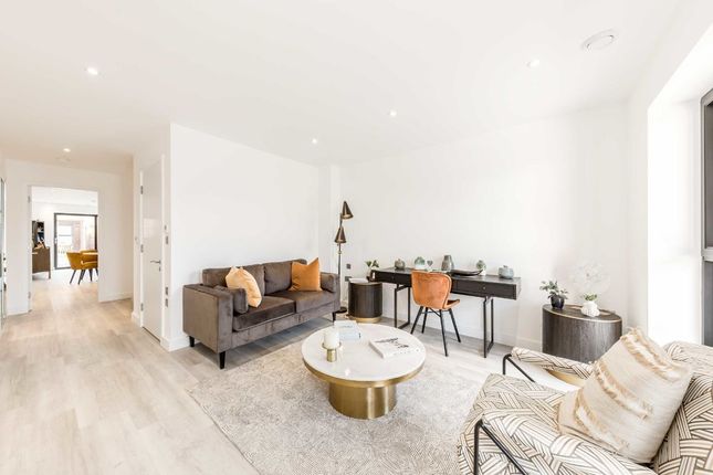 Thumbnail Terraced house for sale in East Road, London