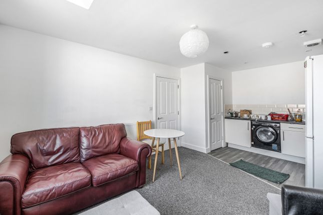 Flat 3, India Arms House 91A,, High Street, Hampshire photo 2