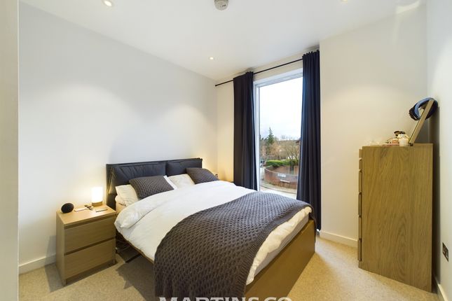 Flat for sale in Fairfield Avenue, Staines