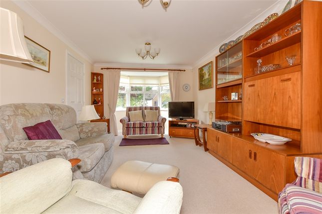 Abbott Way, Tenterden photo 4