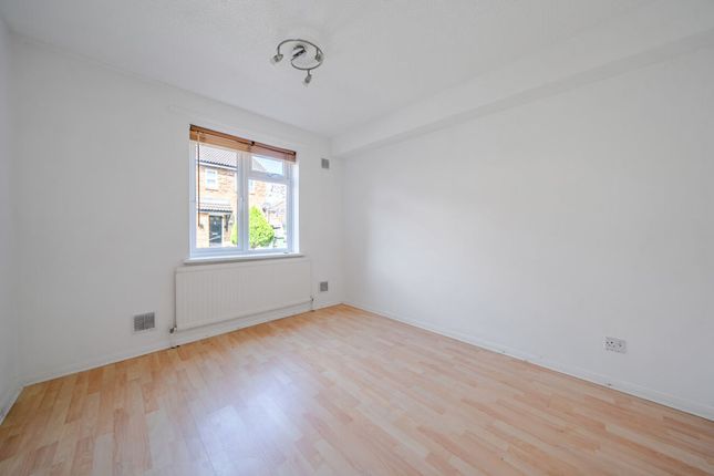 15, Hainault Street, London photo 4