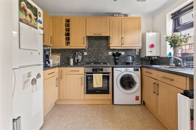 35 Keymer Road, Crawley photo 4