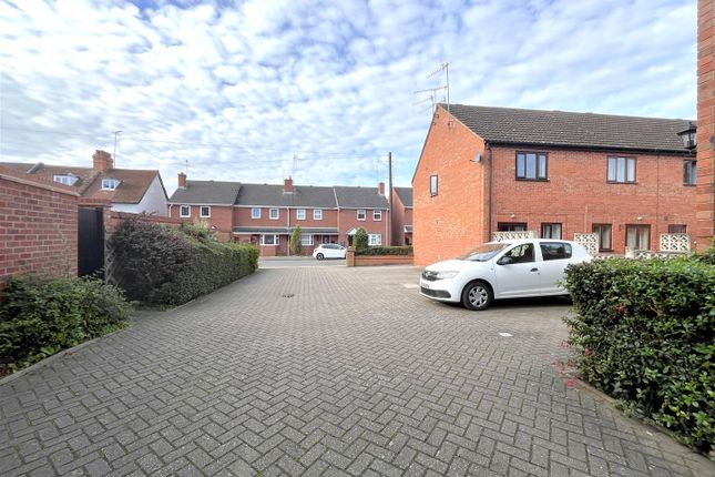 17 West End Court, Crompton Street, Warwick photo 3