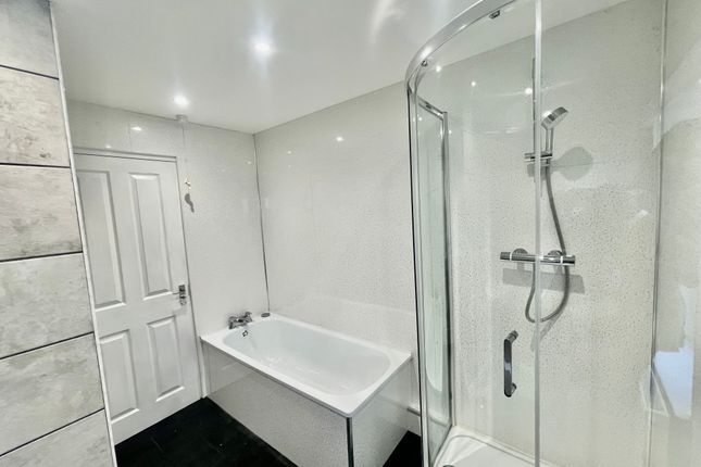 Room 3, London photo 3