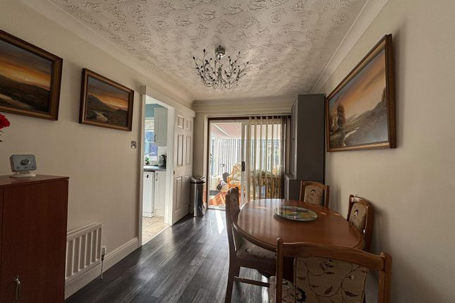 3, Aspen Way, Crewkerne photo 3