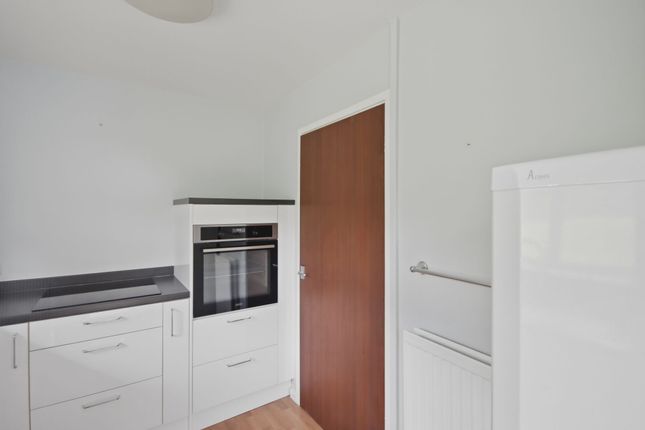 5, Rednall Close, Chesterfield photo 2