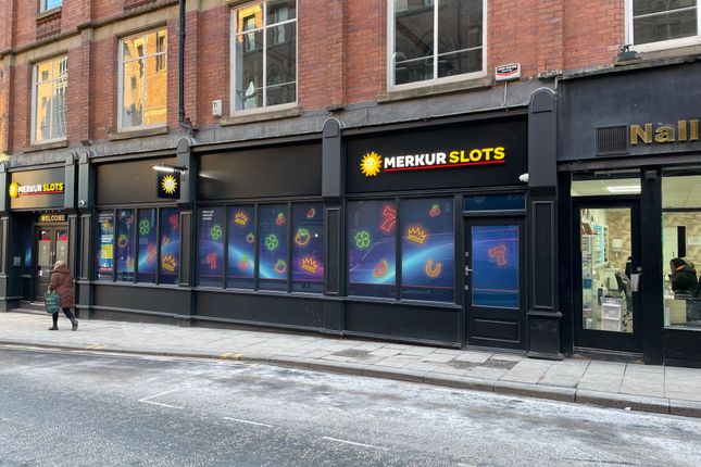 Retail premises to let in New York Street, Leeds