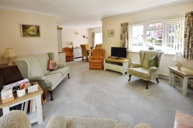 10, St. Johns Crescent, Essex photo 3